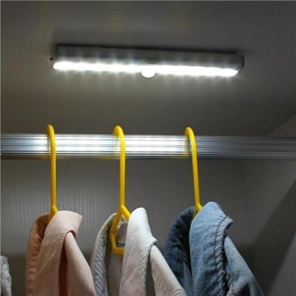 Светодиодный LED светильник SUNROZ  с датчиком движения на батарейках Motion Brite