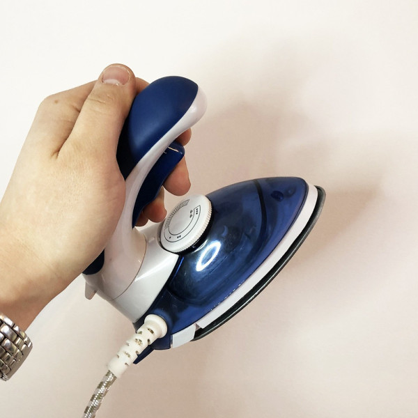 Ручной паровой отпариватель Steam Iron HT-558B - компактный дорожный утюг с щеткой