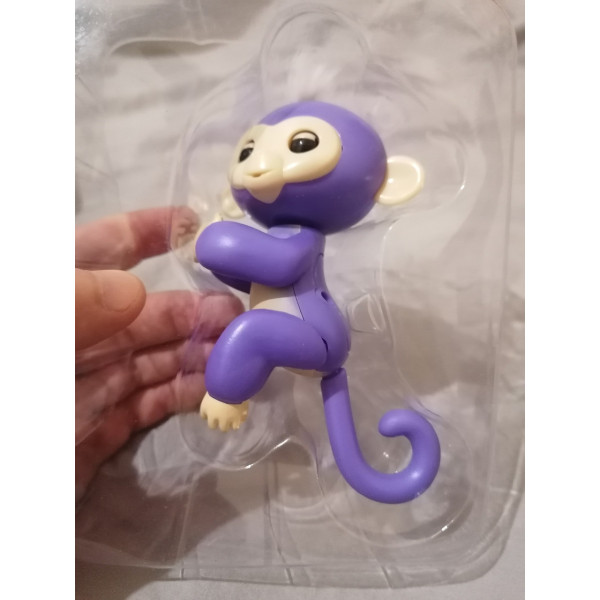 Умная игрушка обезьянка Fingerlings Monkey
