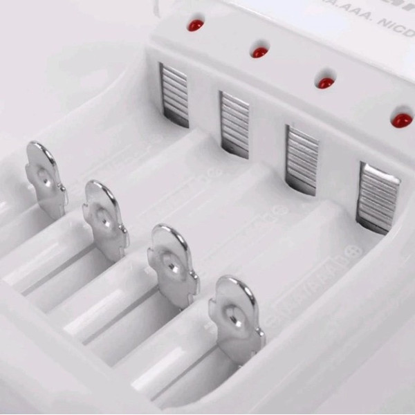 Зарядное устройство с аккумуляторами Jiabao Digital Charger JB-212 AAA