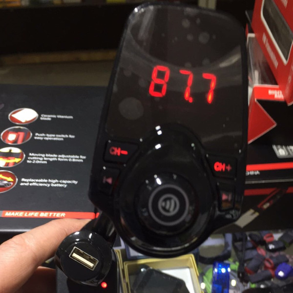 Авто FM модулятор T10 Bluetooth с USB зарядкой, AUX и microSD для трансляции музыки в автомобиле